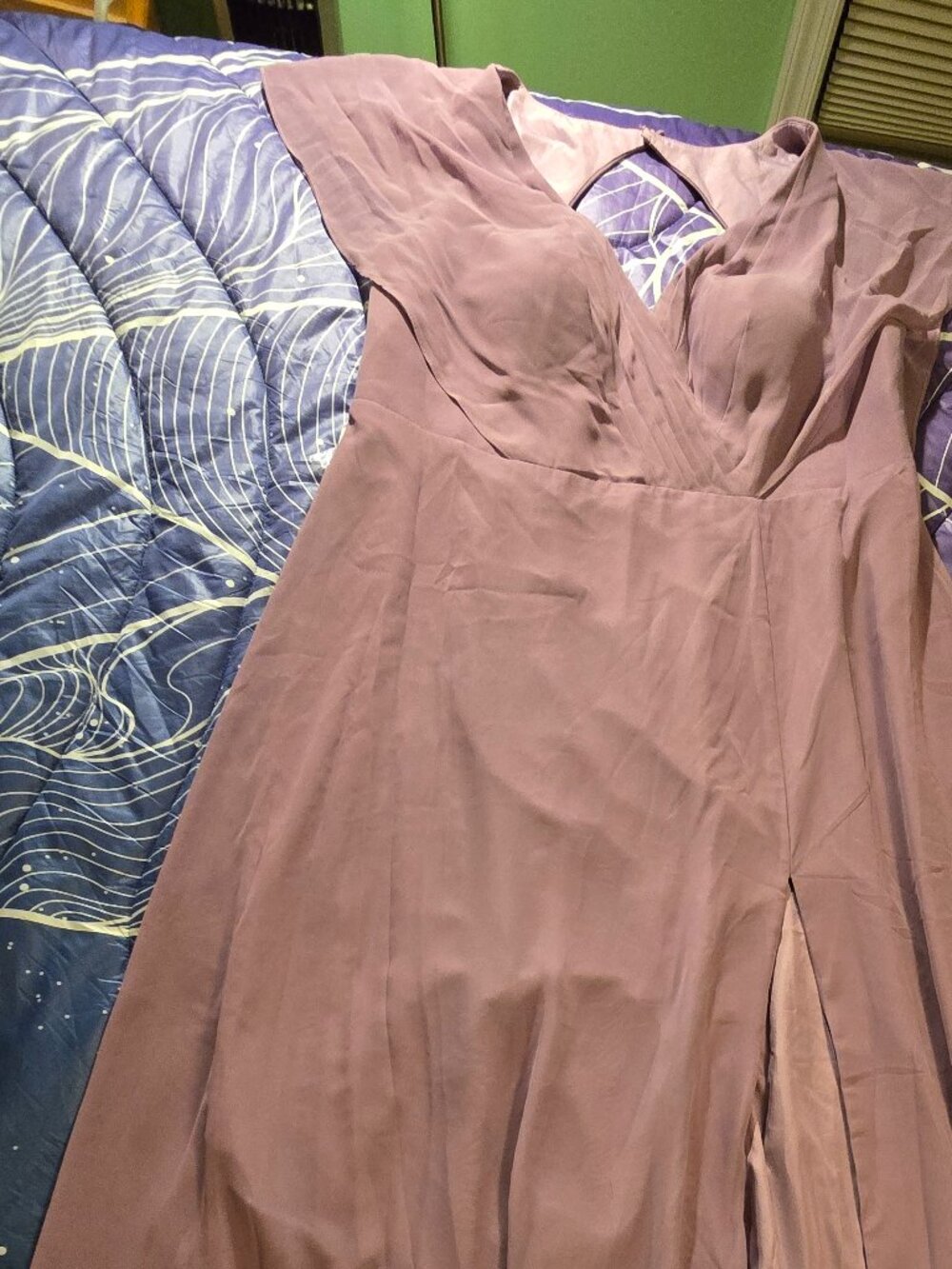 Gown - Picture 2 of 6